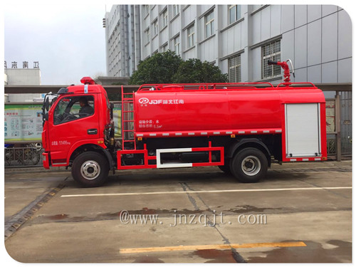 多利卡7噸消防灑水車(chē) 微信圖片_20171206091056.jpg