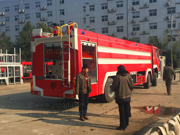 前四后八消防車(chē)質(zhì)檢 微信圖片_20180115103011.jpg