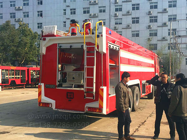 重汽前四后八消防車(chē) 微信圖片_20180115103015.jpg