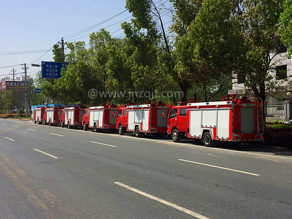 六臺水罐消防車(chē)發(fā)連云港 微信圖片_20180408075633.jpg