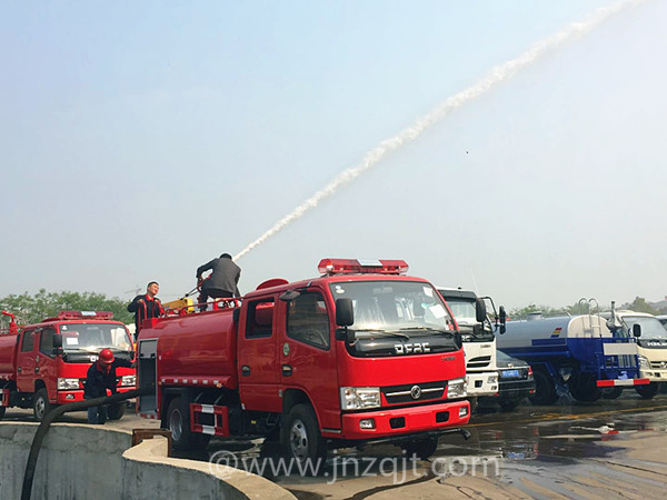 東風(fēng)消防車(chē)試水 微信圖片_20180415093540.jpg