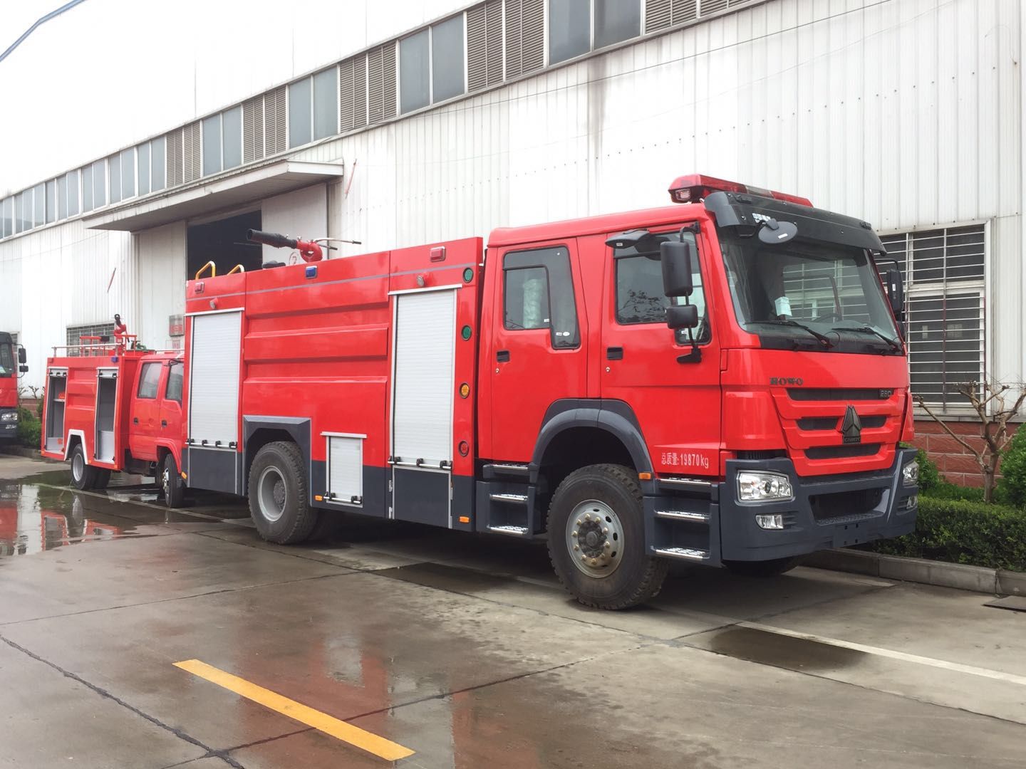 重汽豪沃8噸水罐消防車(chē) 2B2BE2869B84A8BEF901451D6F50F546.jpg