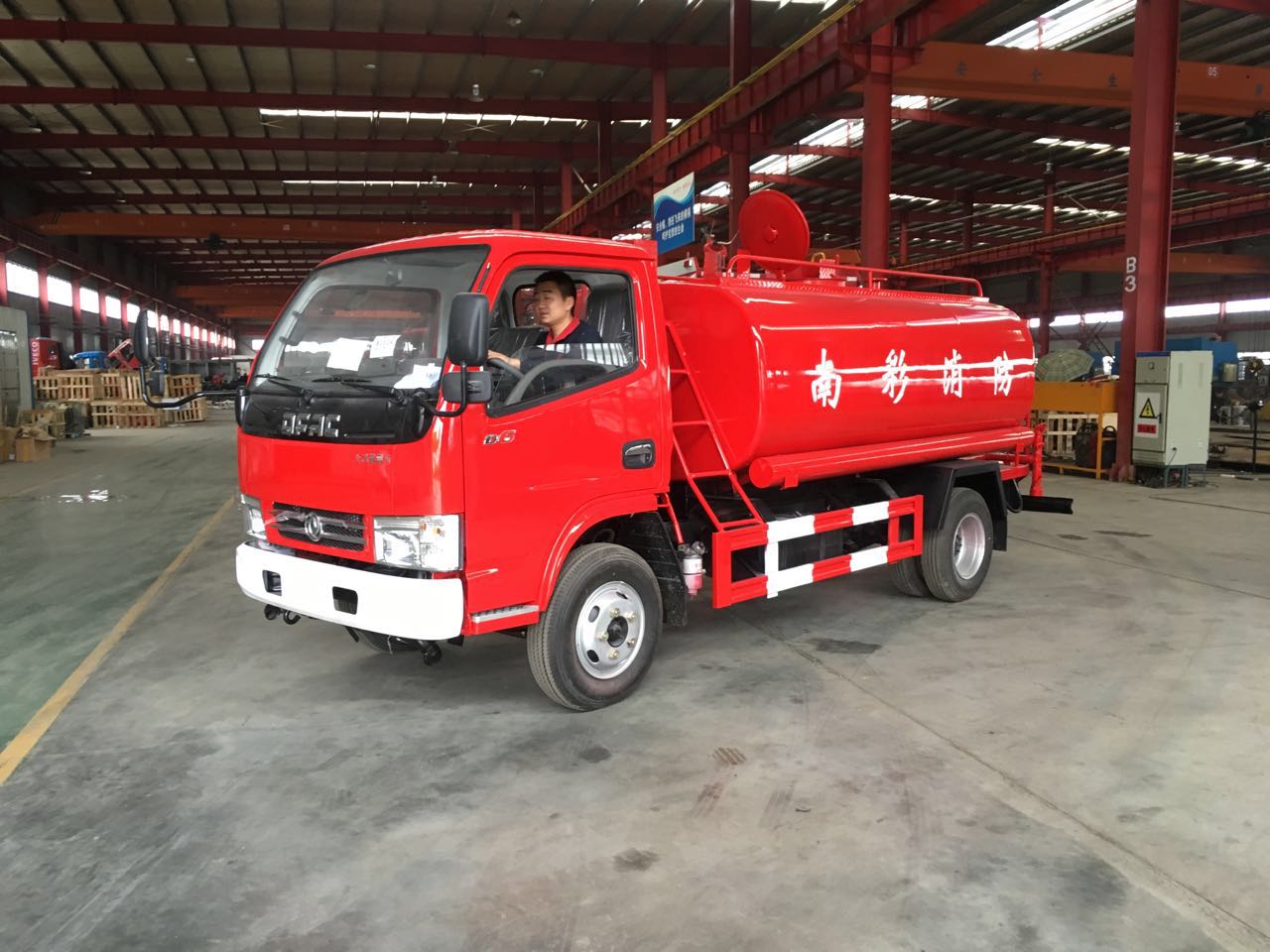 消防灑水車(chē)圖片 916895683029895817.jpg