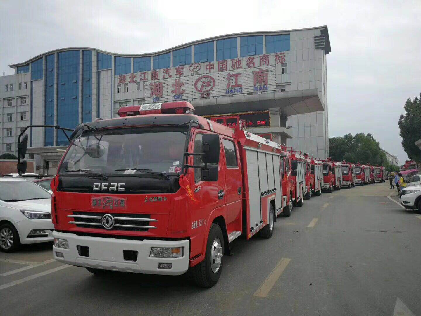 東風(fēng)多利卡水罐消防車(chē)圖片 461739715998442726.jpg