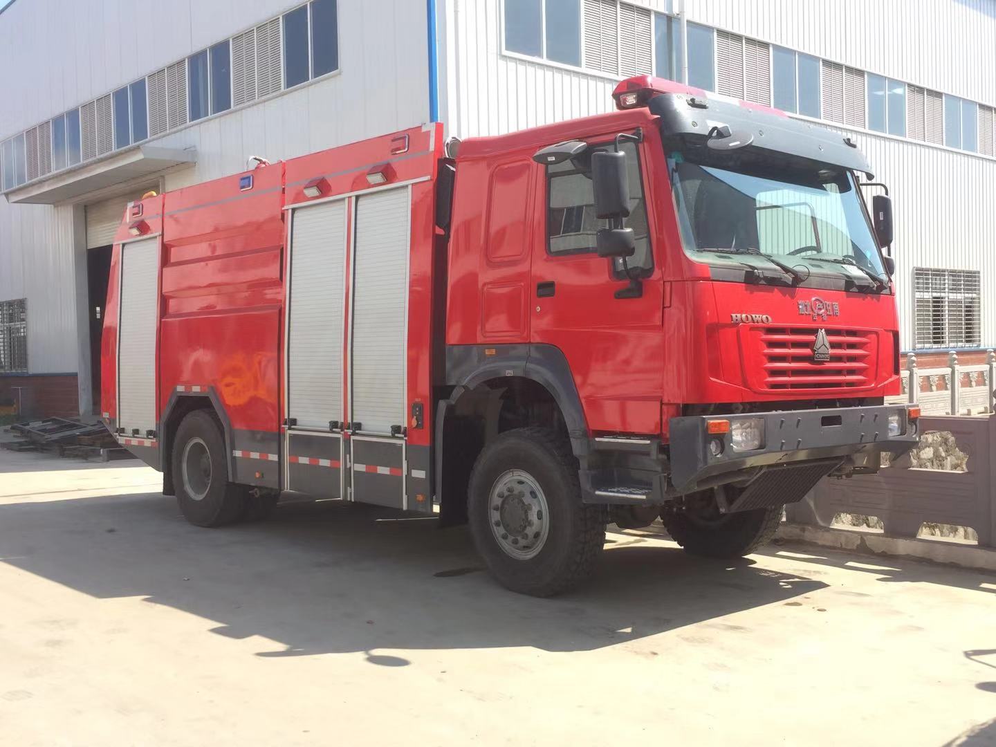 重汽越野消防車(chē)圖片 109406354614630403.jpg