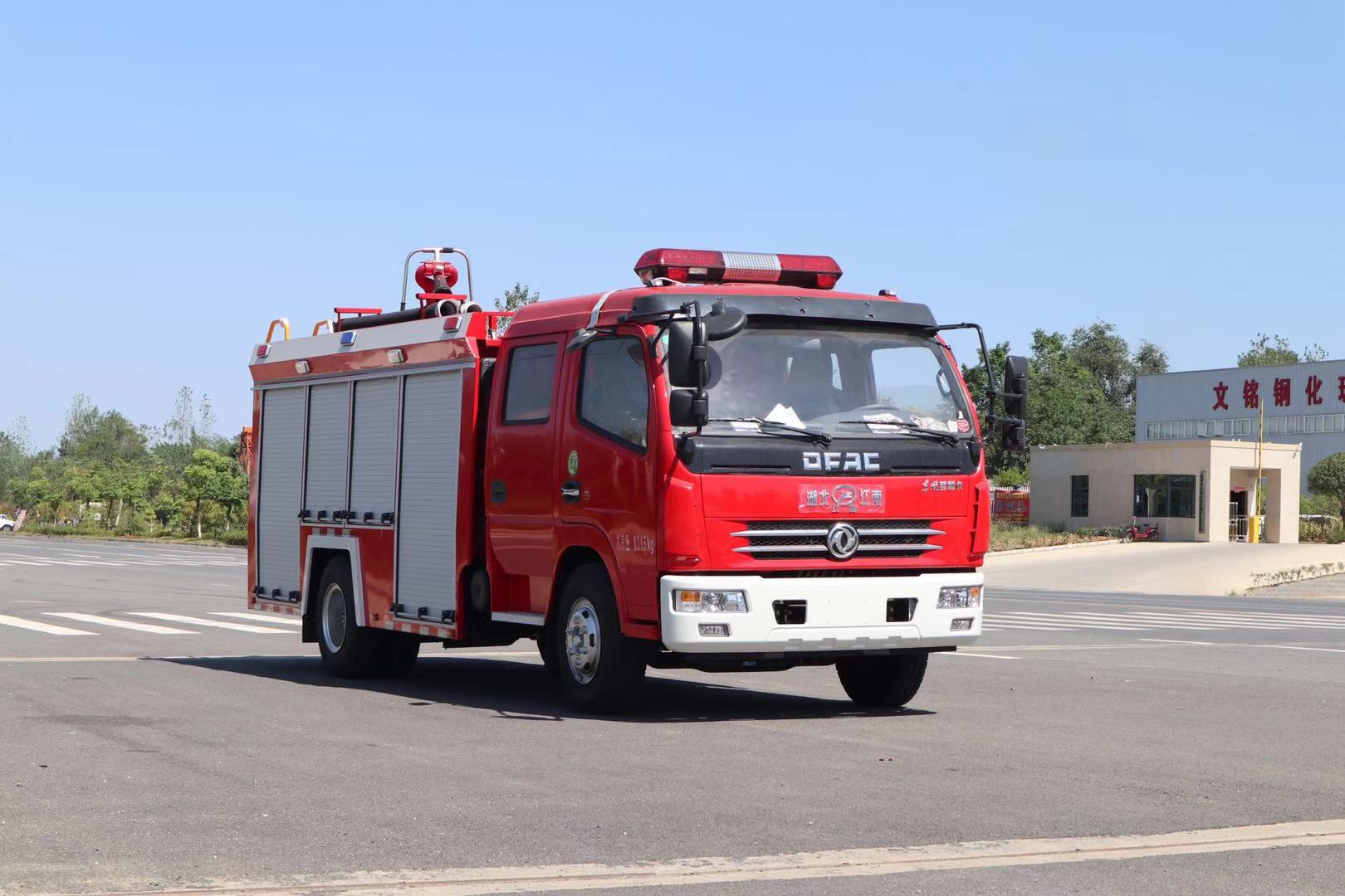 東風(fēng)多利卡水罐消防車(chē)圖片 bb5c05bc1af71b7196153644af1f338.jpg
