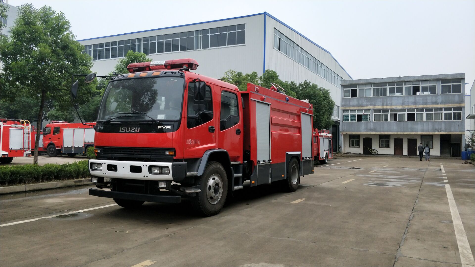 五十鈴泡沫消防車(chē)圖片 33BAA3B8663765AE416C92952F9D0A88.jpg