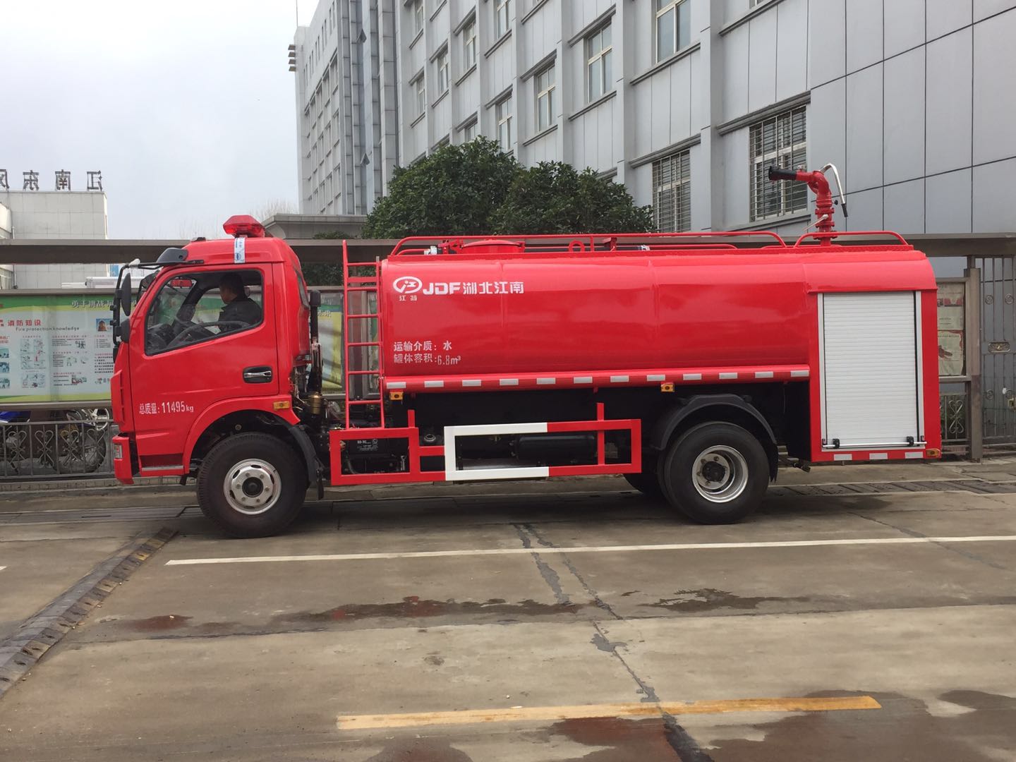 東風(fēng)大多利卡水罐消防車(chē) 31712913043734433.jpg