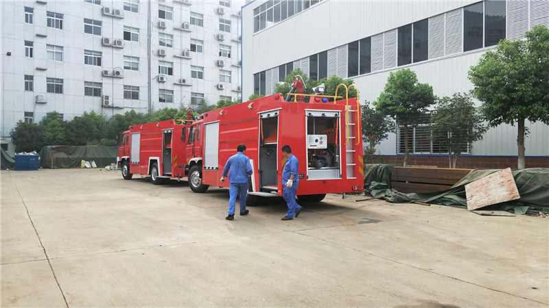 6噸153泡沫消防車(chē)圖片 96D6D0BEB7C83D84631FBE9526EDF78D_副本.jpg