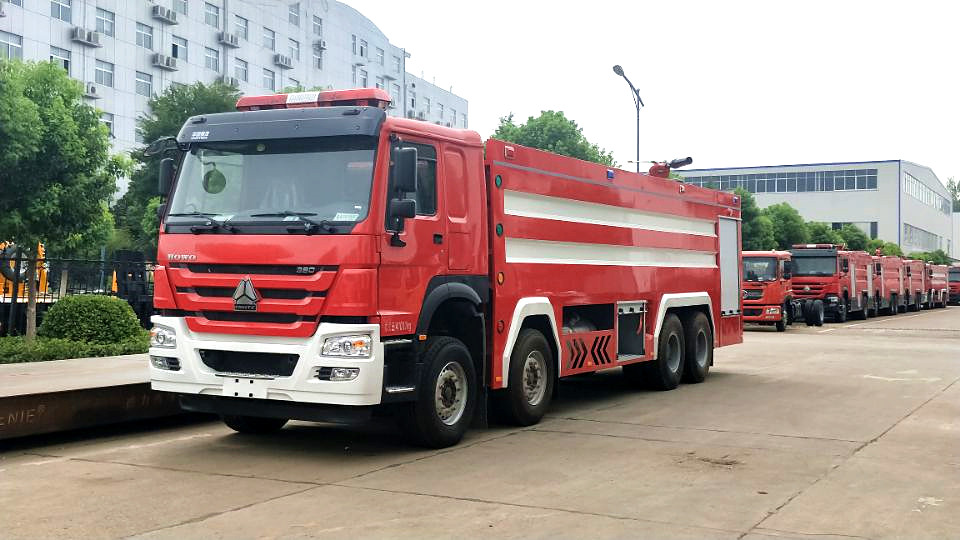 重汽豪沃泡沫消防車(chē)_副本.jpg 1395DC7538F7BFE758124A9D0669CFA7_副本.jpg