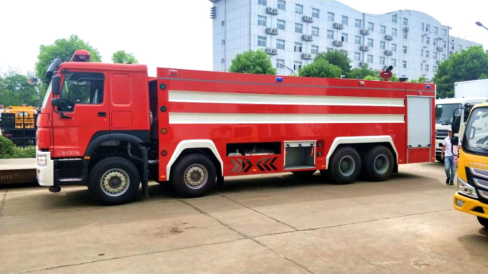 重汽豪沃泡沫消防車(chē)圖片 FD15789057B629B017EEFBC9F53E357B_副本.jpg