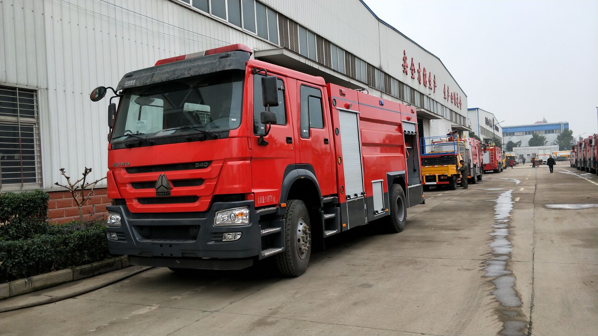 重汽泡沫消防車(chē)圖片 0F14AD4C15E520E568F9411F69AB46B4.jpg
