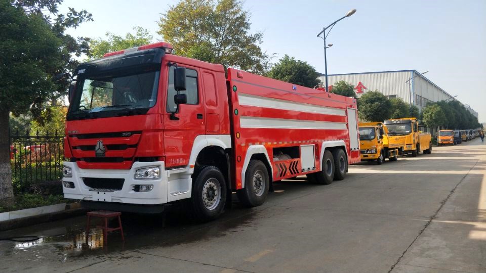 重汽豪沃25噸泡沫消防車(chē)圖片 FC2CAA60E096ABDDF0AC1BF2A33E6AB9_副本.jpg