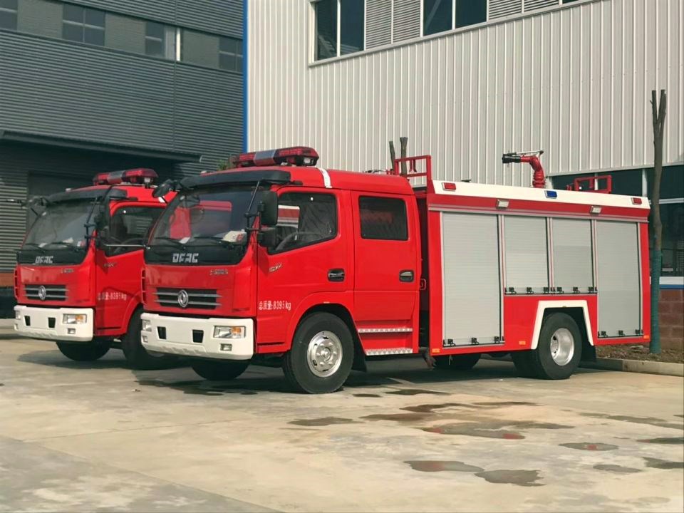 東風(fēng)多利卡4點(diǎn)水灌消防車(chē).jpg E5EA5186B85CFFB025CB06A8AFFA257C_副本.jpg