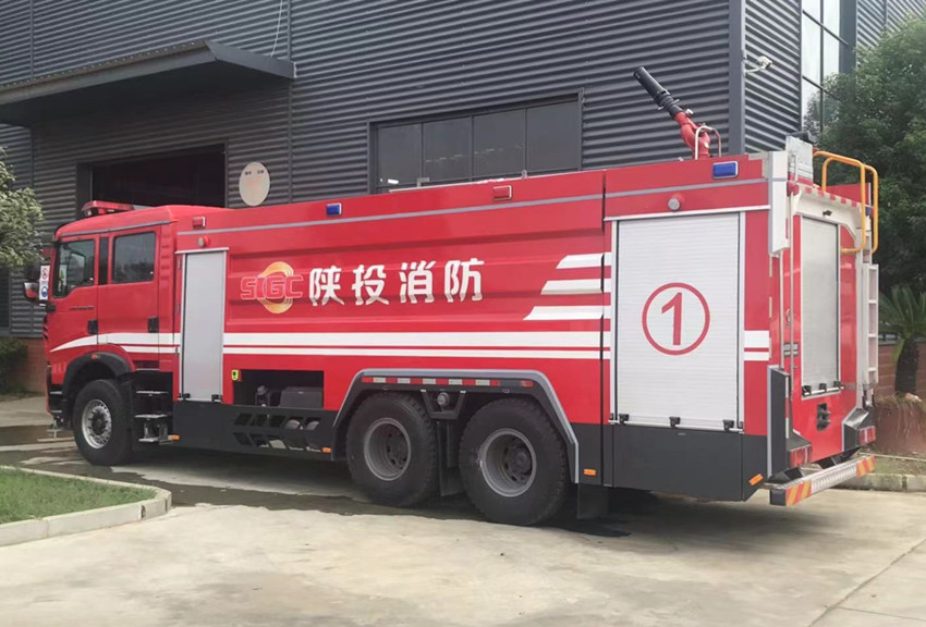 重汽消防車(chē)圖片展示 ce653984088b55b8a99c0540c6dfcbe.jpg
