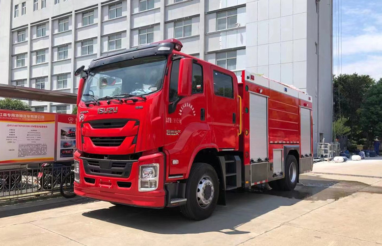 中型五十鈴消防車(chē)圖片jpg A36B1FC863F534FE90715569004B120B.jpg