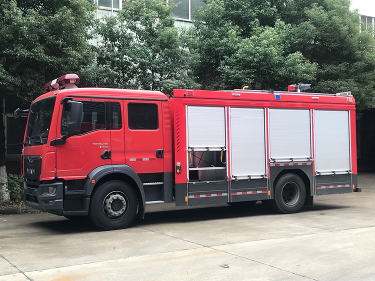 德國曼6噸壓縮空氣泡沫消防車(chē).jpg A23F16EF8C029A145E07F2710DFEC50E.jpg