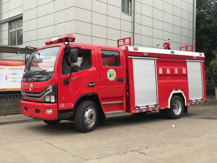 5噸水罐消防車(chē)圖片.jpg BEE98C1D31C9F383D00658138F4E12D2.jpg