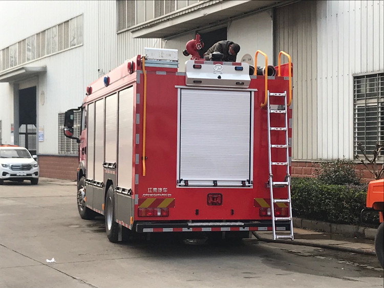 7噸消防車(chē).jpg D8CDF641D55312BDC9DB70AE41007FAA.jpg