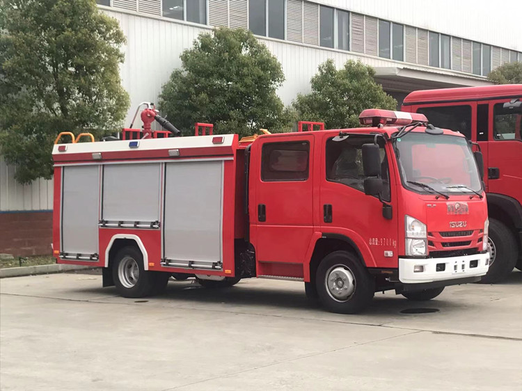 3.5噸泡沫消防車(chē)jpg C722EFA0CC2D55D641B718AF216093E8.jpg