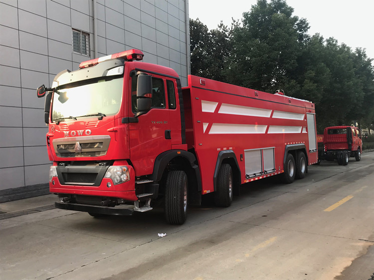 24噸重汽水罐消防車(chē) 2AB85441F6EEFE1D0F6E6F38807A0FFE_副本.jpg