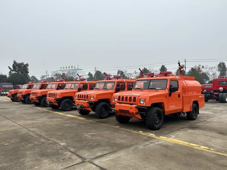 森林消防車(chē) b9c622b6fbc1aec83789a865e9d9f940.jpg
