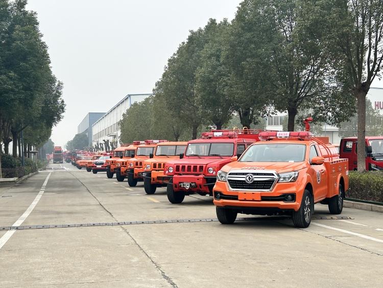 森林消防車(chē) ac0b4eb3ae82d583810c28ec6d9e2c39.jpg